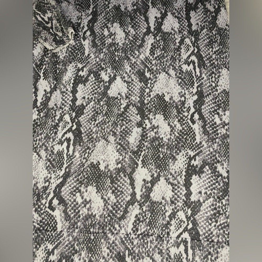 🐍Snake print, long sleeve sweater dress size small from Old Navy - Picture 4 of 4